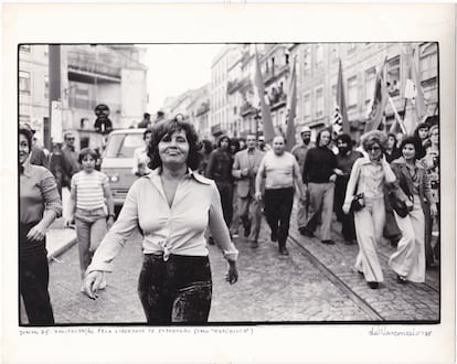 La artista portuguesa en una manifestación por la libertad de expresión en 1975.