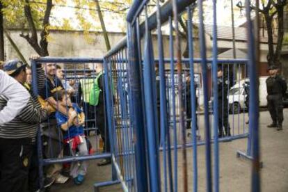 Los accesos se tapan de gente desde muchas horas antes de comenzado el encuentro.