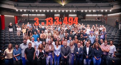 Foto de familia de la presentación de las estadísticas de la temporada teatral y de la gala Catalunya aixeca el teló.