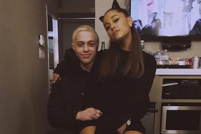 Ariana Grande y Pete Davidson

Una historia de amor tan veloz como la ñoñería que desprende. Tatuajes, anillos de pedida, declaraciones pasionales en redes sociales… La relación de la intérprete de No tears left to cry y el humorista de SNL tiene todo para convertirse en un pilar de la cultura pop millennial. Solo necesitan relajar su exhibicionismo.