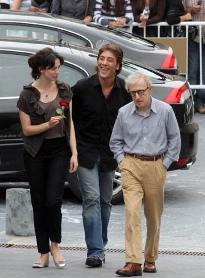 Rebeca Hall, Javier Bardem (en el centro) y Woody Allen en la presentación de <i>Vicky Cristina Barcelona.</i>