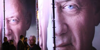 Cartel de Benny Gantz en Tel Aviv para el anuncio de su campaña para las elecciones de abril.