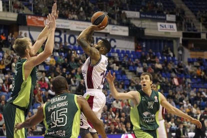 Hodge lanza a canasta ante Sabonis y Granger 