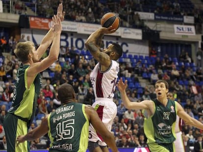 Hodge lanza a canasta ante Sabonis y Granger 