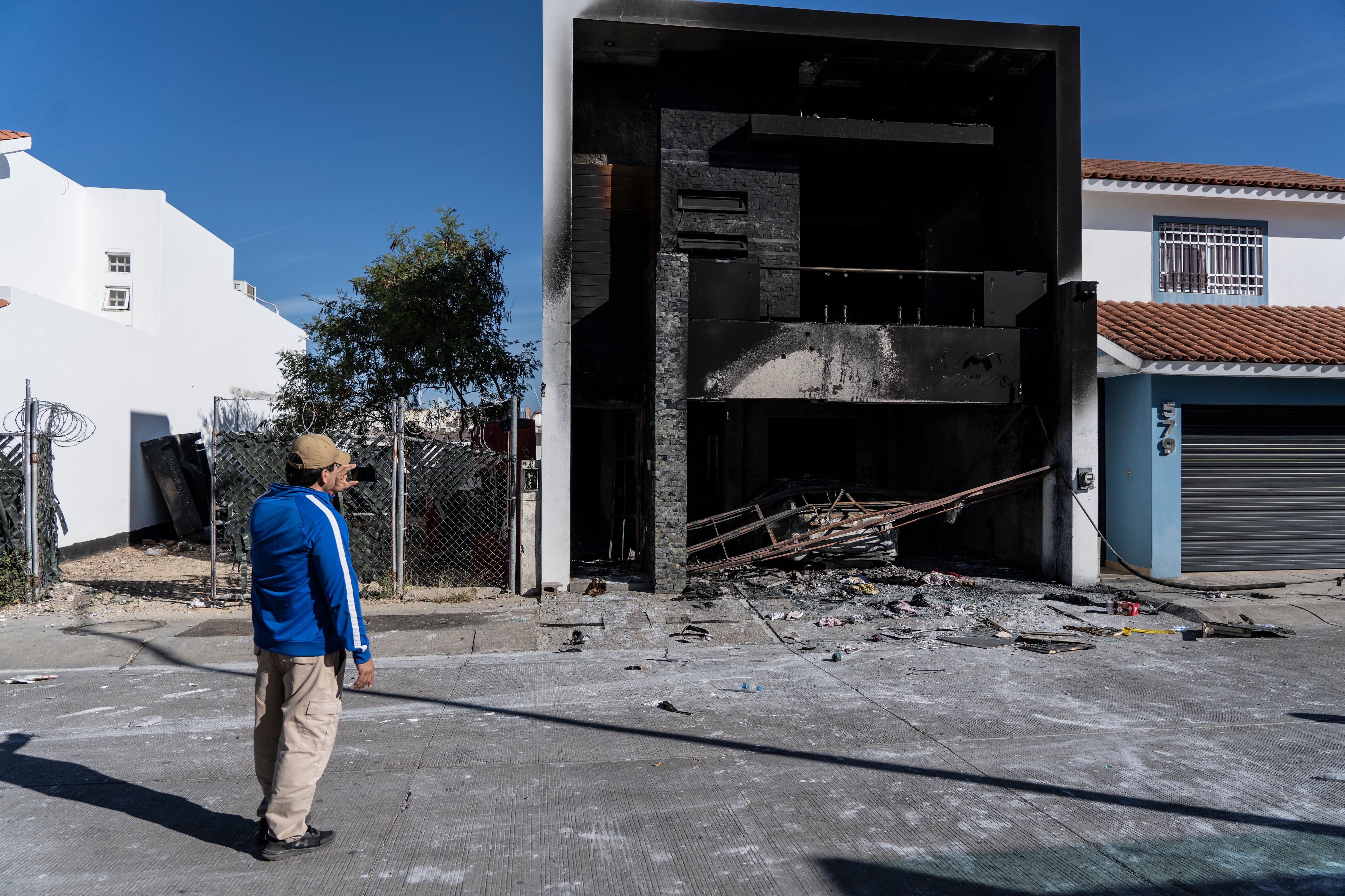 Una casa fue quemada y atacada a balazos en la colonia Montebello en Culiacán, en noviembre de 2024.