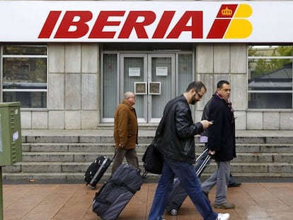 Iberia cierra su trimestre con menos tráfico en 11 años por el recorte de rutas