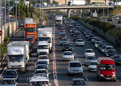 Retenciones esta tarde en la carretera N-VI Madrid-A Coruña, en sentido salida a la altura del kilómetro 25.