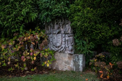 Labra heráldica de origen desconocido que Francisco Franco incorporó a los jardines.