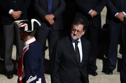 El presidente del gobierno, Mariano Rajoy, a la salida de la apertura de la XII Legislatura. 