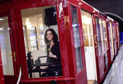 Isabel Díaz Ayuso, durante una visita al Metro.