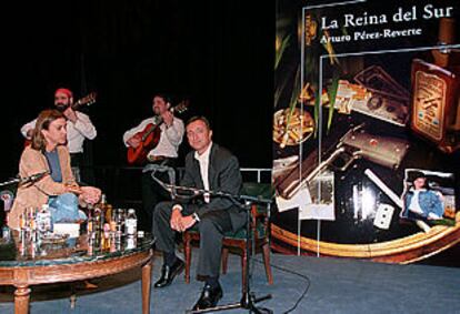 Arturo Pérez-Reverte y Carmen Posadas, en el Círculo de Bellas Artes.
