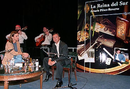 Arturo Pérez-Reverte y Carmen Posadas, en el Círculo de Bellas Artes.