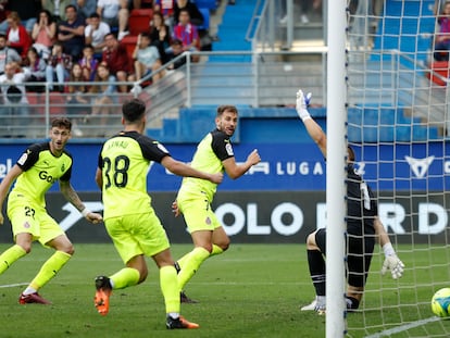 Stuani, en el momento de hacer el segundo gol al Eibar en semifinales.