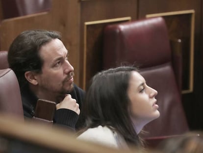 El vicepresidente segundo del Gobierno, Pablo Iglesias, y la ministra de Igualdad, Irene Montero, en el Congreso de los Diputados en enero.