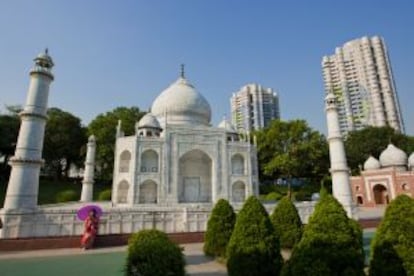 Réplica del Taj Mahal en el parque temático Windows of the world, en Shenzhen (China).