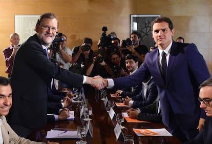 Mariano Rajoy y Albert Rivera, en agosto, cuando firmaron su pacto. 