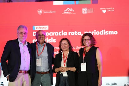 Martin Baron, Carlos Fernando Chamorro, Pepa Bueno y Alejandra Gutiérrez Valdizán en Guatemala, el 21 de mayo de 2025.