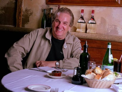 Danny Aiello, en un restaurante en Nueva York en 2001.