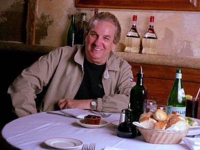 Danny Aiello, en un restaurante en Nueva York en 2001.