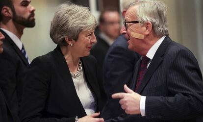 Juncker y May, este jueves antes de reunirse en Bruselas.