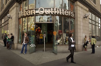 Fachada de una tienda de Urban Outfitters en Manhattan