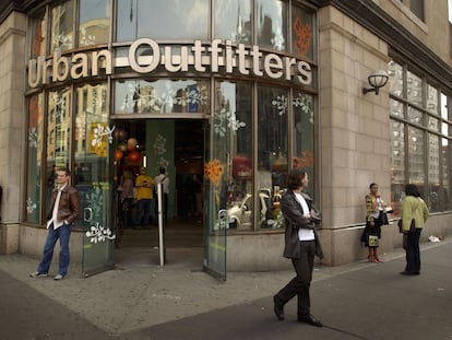 Fachada de una tienda de Urban Outfitters en Manhattan