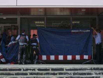 La agente relata a la juez 15 segundos de horror y cómo logró evitar la puñalada echando su silla hacia atrás