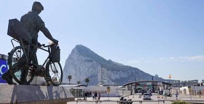 The border between Gibraltar and La Línea de la Concepción in Cádiz province.