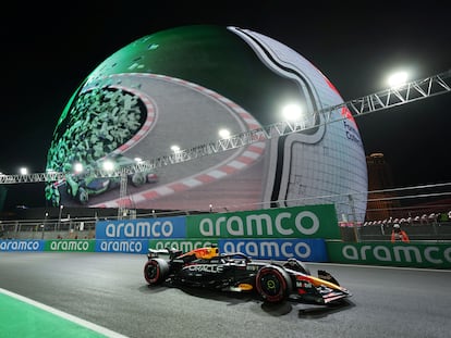 El Red Bull de Max Verstappen, durante la clasificación.
