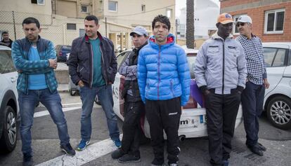 Amigos de los marineros desaparecidos de El Fairell en la Cofradía de Pescadores de Barcelona.