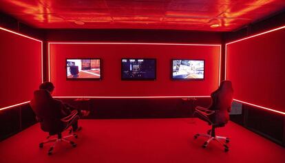 El mundo poslaboral que propone Lawrence Lek en '2065', que puede verse y jugarse en el CCCB.