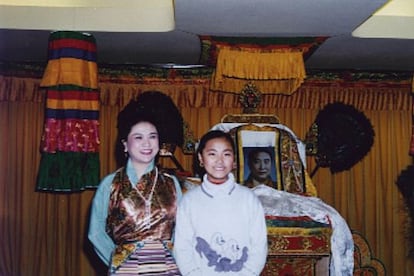 La princesa Yabshi Pan Rinzinwangmo, 'Renji' con su madre.