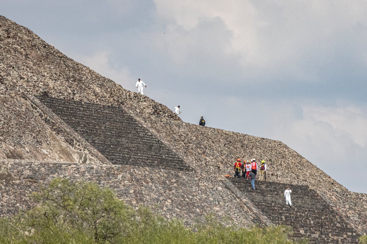 Una veintena de rehenes aterrorizados en lo alto de la Pirámide de la Luna: “A la muerte no se le mira a los ojos”