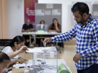 Imagen de un colegio electoral de Barcelona, durante las elecciones del 12 de mayo.