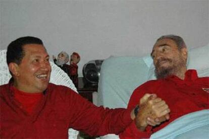 Chávez visita al convaleciente Castro con motivo de su 80 cumpleaños.