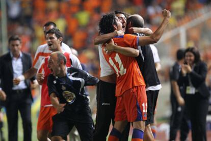 Los jugadores del Getafe celebran su pase.