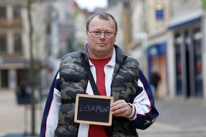 Stephane Dominois, 46, holds a blackboard with the word "logement" (housing), the most important election issue for him, as he poses for Reuters in Chartres, France February 1, 2017. He said: "Everybody has the right to live, but when it comes to housing, French people must have priority." REUTERS/Stephane Mahe SEARCH "ELECTION CHARTRES" FOR THIS STORY. SEARCH "THE WIDER IMAGE" FOR ALL STORIES