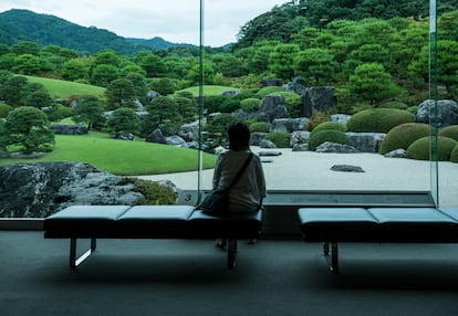 Vista del jardín diseñado por Kinsaku Nakane desde una de las salas del Adachi Museum Art.