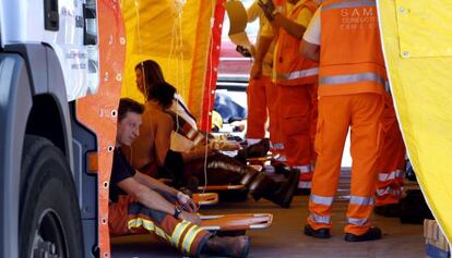 16 bomberos tuvieron que ser atendidos por golpes de calor durante el incendio de Paterna.