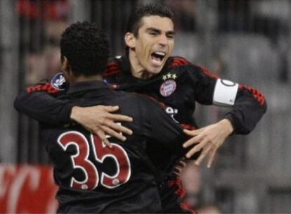 Lucio, del Bayern de Múnich, y su compañero Breno celebran un gol frente al Anderlecht