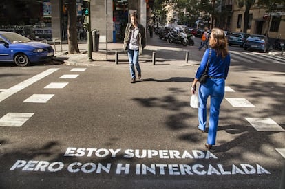 Actuación en 2014, en diversos pasos de peatones de Madrid y Barcelona. "Este proyecto es un acto de amor de artistas y poetas para humanizar nuestras ciudades", dice el colectivo de artistas urbanos Boa Mistura, nacido a finales de 2001 en Madrid. El término “Boa Mistura” significa en portugués “buena mezcla”, y hace referencia a las diversas especialidades de sus miembros: el arquitecto Javier Serrano “Pahg”, el ingeniero de caminos Rubén Martín “rDick”, el publicista Pablo Purón “Purone” y los licenciados en Bellas Artes Pablo Ferreiro “Arkoh” y Juan Jaume “Derko”.