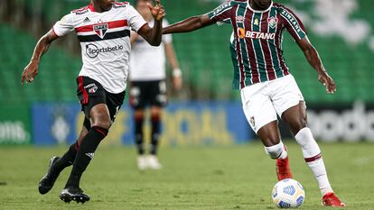 São Paulo e Fluminense se enfrentam pelo Brasileirão, ambos os times patrocinados por casas de aposta.