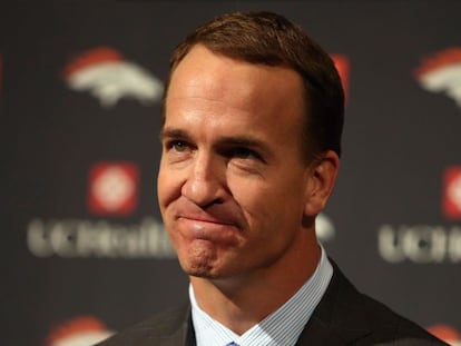 Peyton Manning en su rueda de prensa de despedida.