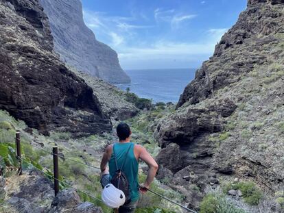 Vista del Atlántico durante el descenso por el barranco de Masca, en la isla de Tenerife.