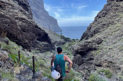 Vista del Atlántico durante el descenso por el barranco de Masca, en la isla de Tenerife.