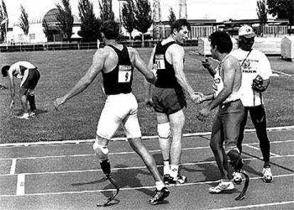 Corredores participantes en unos campeonatos europeos de atletismo para amputados en Leganés.