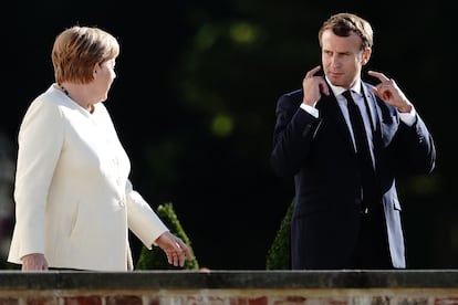 La canciller de Alemania, Angela Merkel, y el presidente de Francia, Emmanuel Macron, el pasado junio en el castillo de Meseberg.