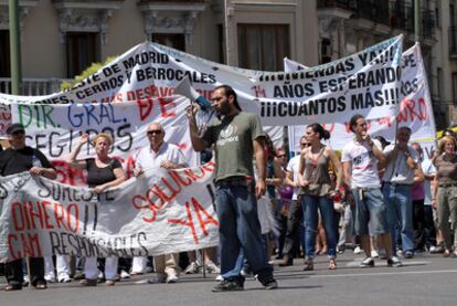 Los cooperativistas del sureste se manifiestan en Madrid para reclamar sus viviendas tras 14 años de espera.