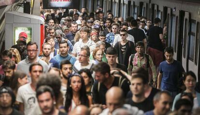 Una estació del metro en una jornada de vaga.