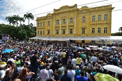 O velório de Eduardo Campos reuniu milhares de pessoas, que passaram pelo Palácio do Campo das Princesas, sede do Governo de Pernambuco, em Recife, para prestar uma última homenagem ao ex-governador, em agosto de 2014.